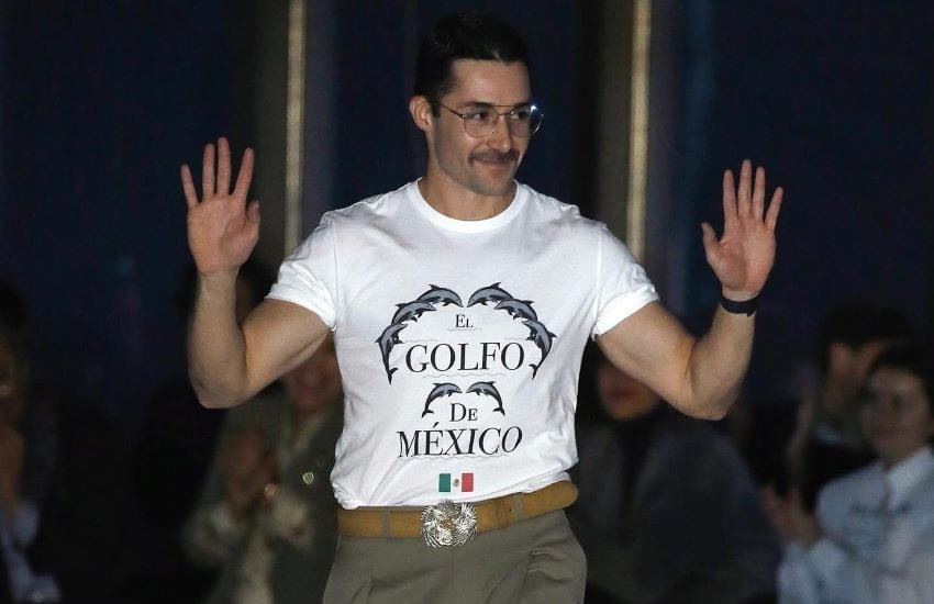 Diseñador de moda mexicano Sports Gulf of México Camiseta en la pista de la Semana de la Moda de Nueva York