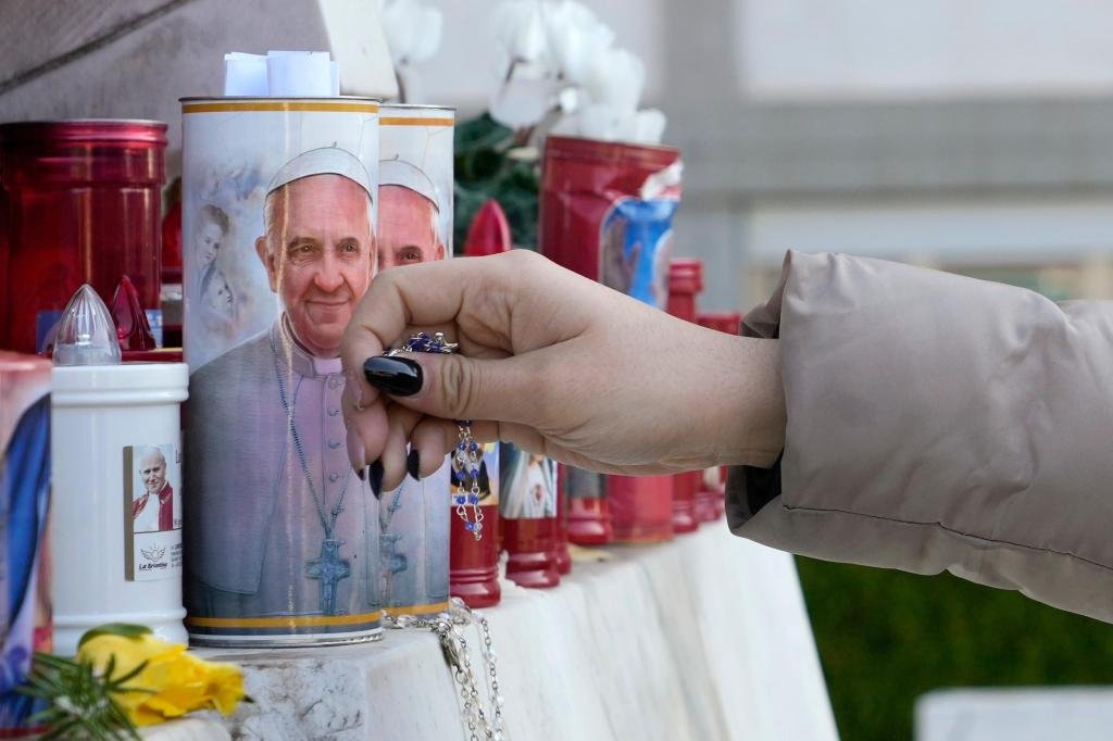 El Papa Francisco está en estado crítico después de una larga crisis respiratoria, que requiere oxígeno a alto flujo