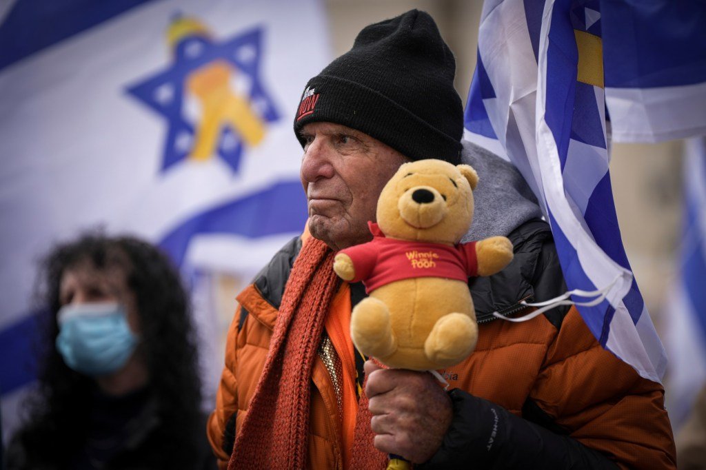 Hamas devuelve cuerpos de 4 rehenes israelíes que se dice que incluyen una madre y sus 2 hijos pequeños