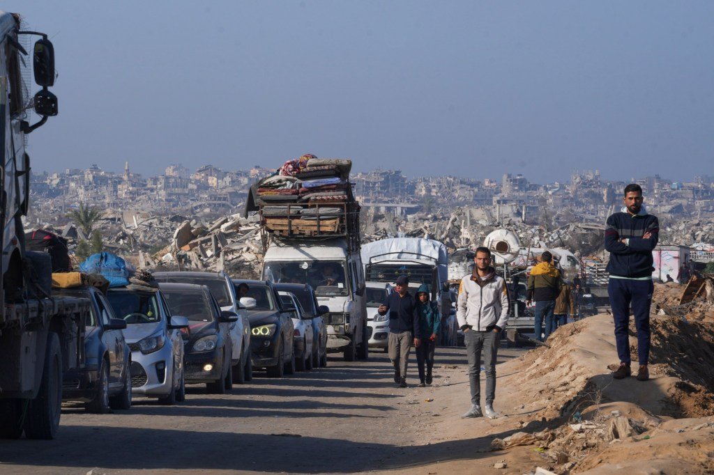 Hamas dice que liberará a 6 rehenes vivientes y entregará cuatro cuerpos, acelerando a los lanzamientos de Gaza