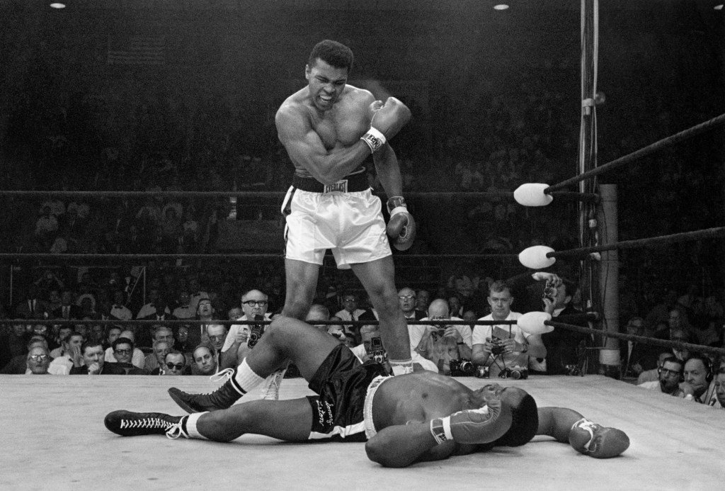 Hoy en la historia: 25 de febrero, Muhammad Ali gana el título de peso pesado