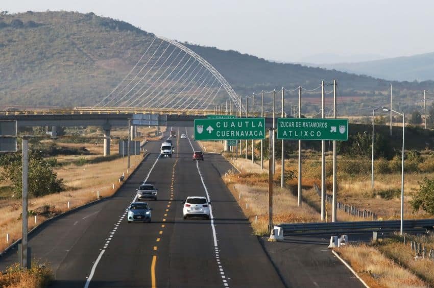 Sheinbaum presenta un plan de actualización para carreteras en todo México