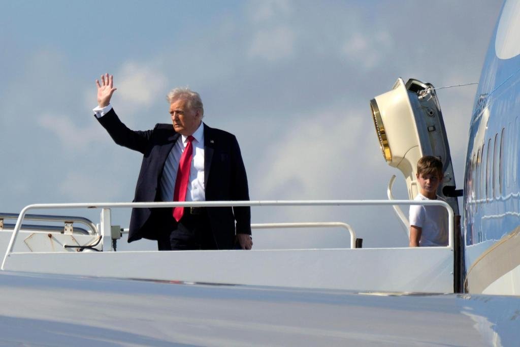 Trump dice que anunciará el 25% de las tarifas de acero y aluminio el lunes, y que se acercan más aranceles de importación.