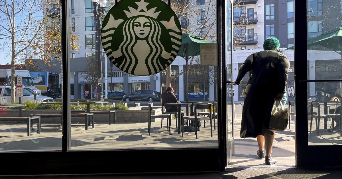 Starbucks despide 1.100 empleados corporativos como líneas de corriente de la cadena de café