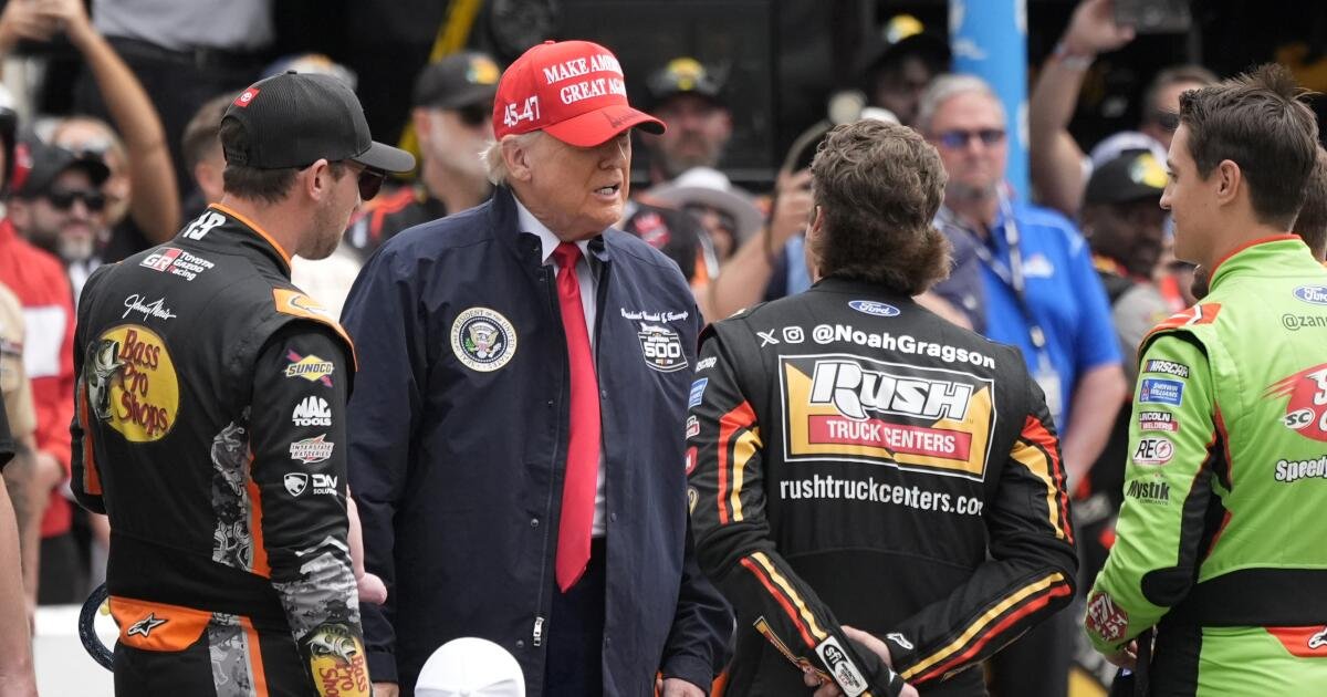 Los conductores adoptan el impulso de atención que reciben del presidente Trump visitando Daytona 500