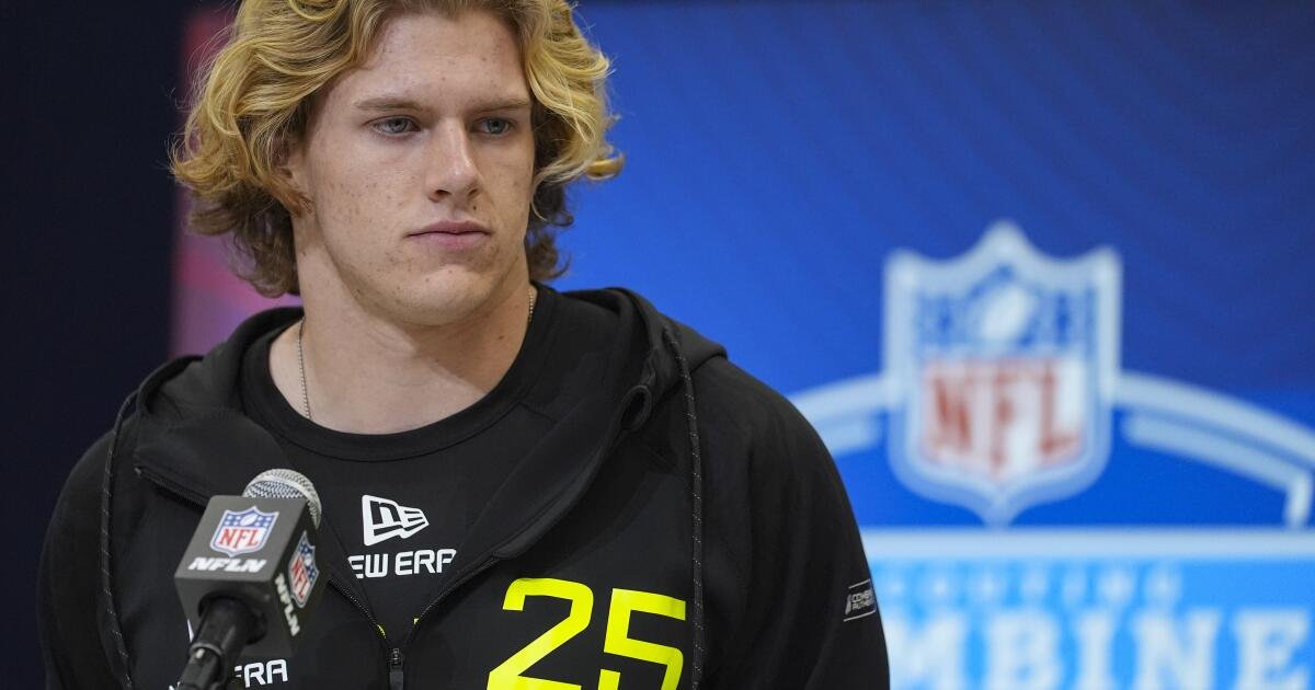 Desde la perspectiva de la NFL a la NFL: Carson Schwesinger de UCLA ansioso por dar el siguiente paso