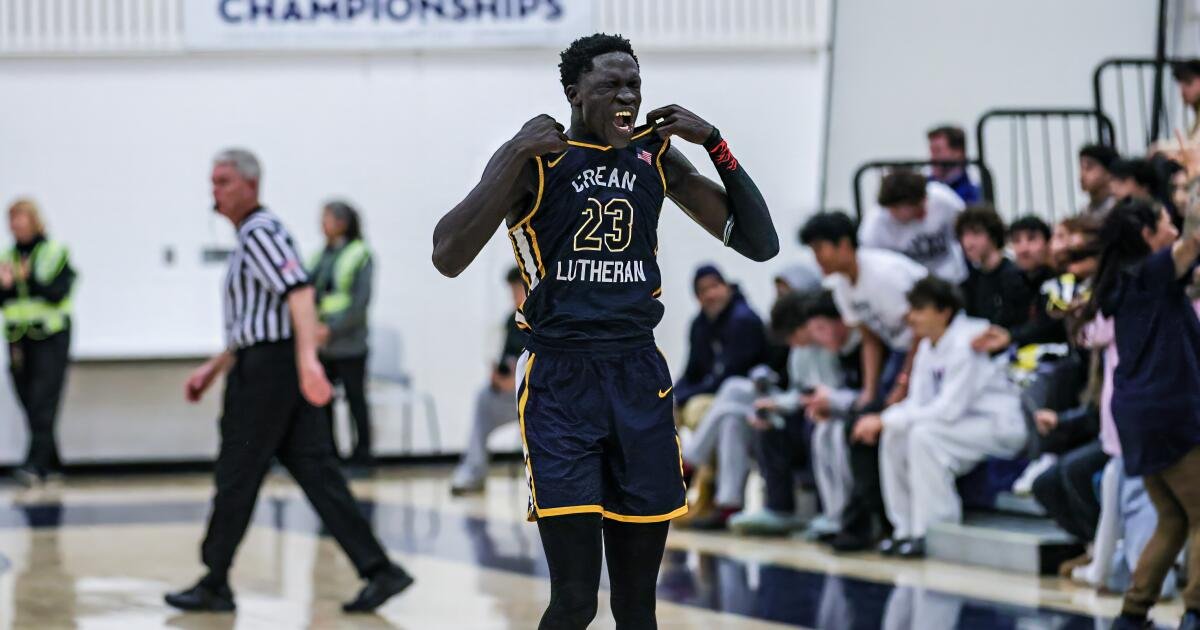 Jacob Majok entrega en el tiempo de crujido durante la victoria luterana de Crean