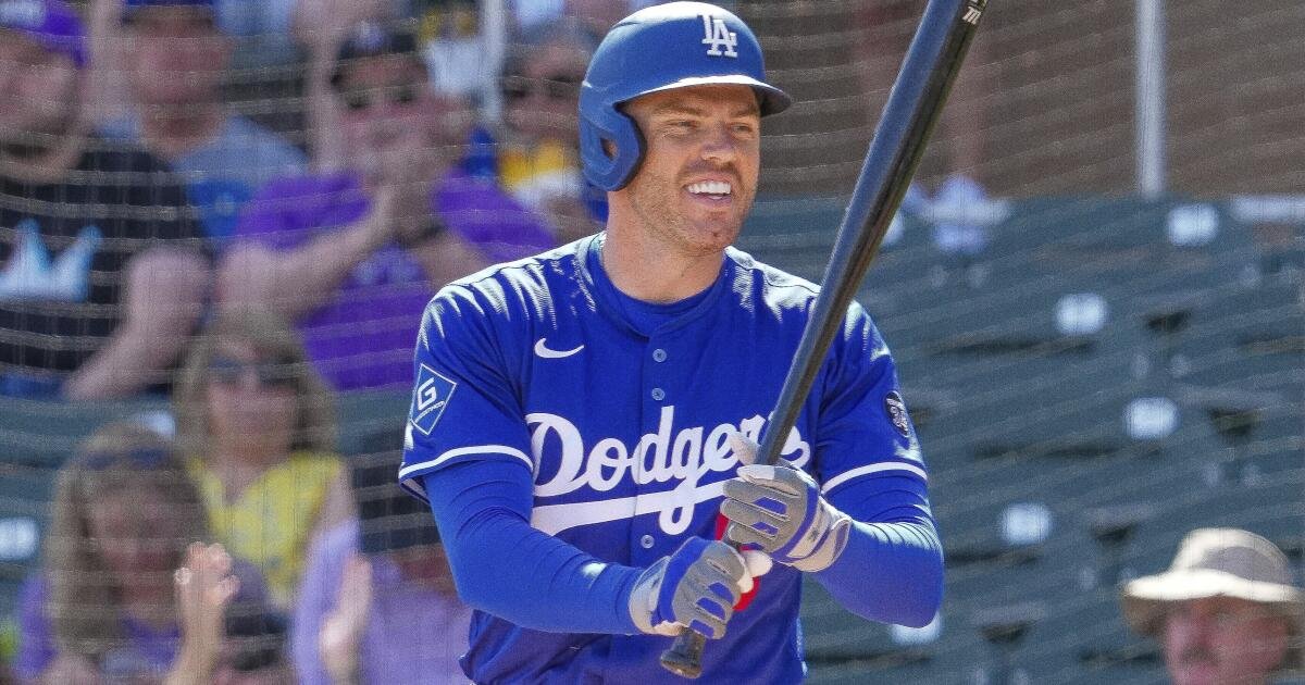 Freddie Freeman regresa a la acción, pero tendrá que manejar el tobillo durante la primera mitad de la temporada