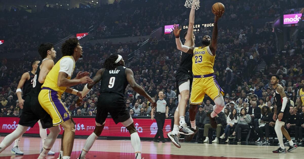 El informe deportivo: con Doncic Out, LeBron y Reaves llevan a los Lakers a la victoria
