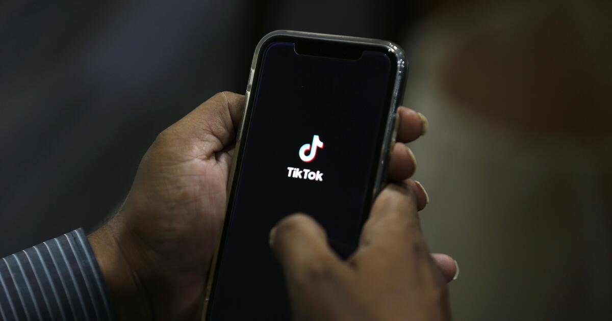 Tiktok está de vuelta en las tiendas de aplicaciones de Apple y Google en los EE. UU.