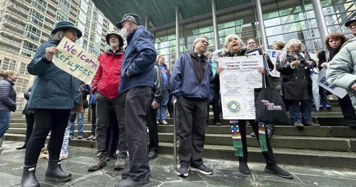 Un juez federal en Seattle bloquea el esfuerzo de Trump para detener el sistema de admisión de refugiados