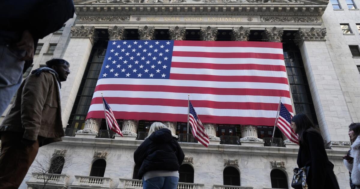 Wall Street cae a medida que los consumidores estadounidenses se vuelven más pesimistas sobre la inflación, los aranceles