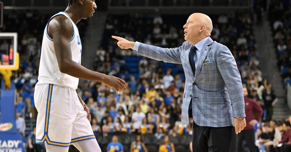 Mick Cronin culpa a los jugadores y fanáticos después de decepcionar la derrota de UCLA ante Minnesota