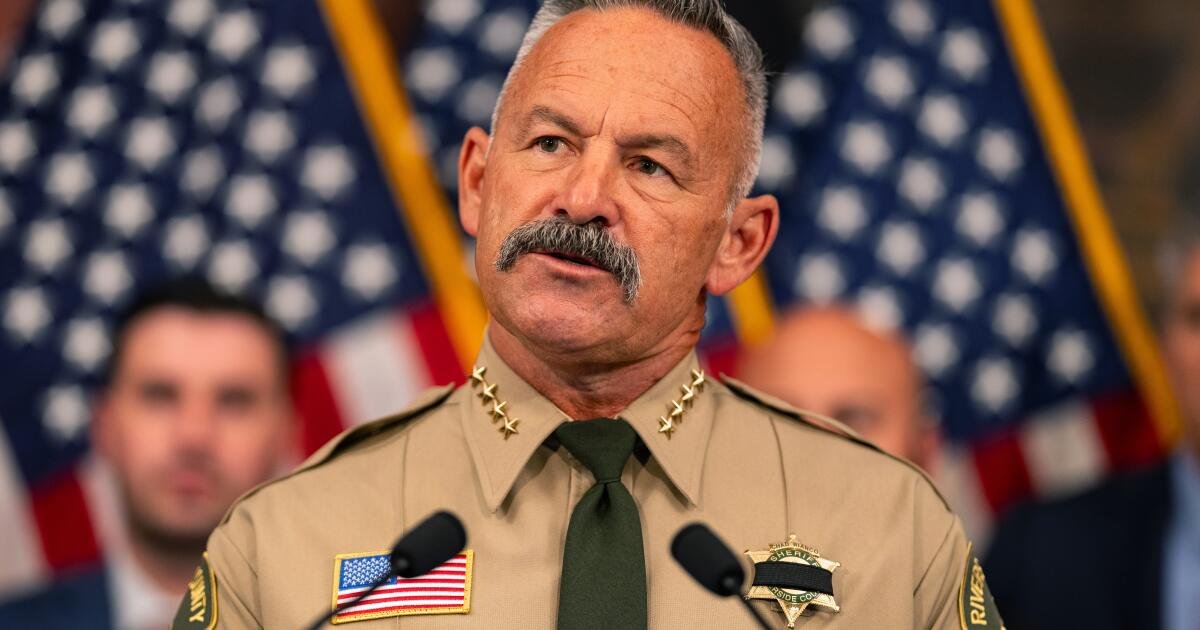 El sheriff de Riverside Chad Bianco, un ávido patrocinador de Trump, se unirá a la carrera del gobernador 2026