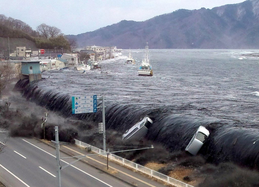 Hoy en la historia: 11 de marzo, terremoto masivo y tsunami en Japón matan a casi 20,000