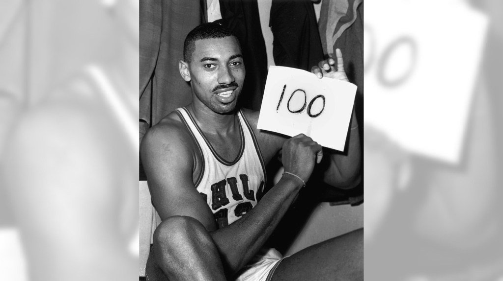 Hoy en la historia: 2 de marzo, el juego de 100 puntos de Wilt Chamberlain