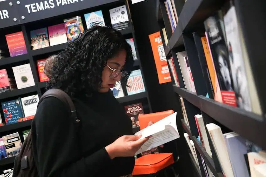 Opinión: Por qué los puntajes de lectura de los estudiantes deberían ser una llamada de atención en ambos lados de la frontera