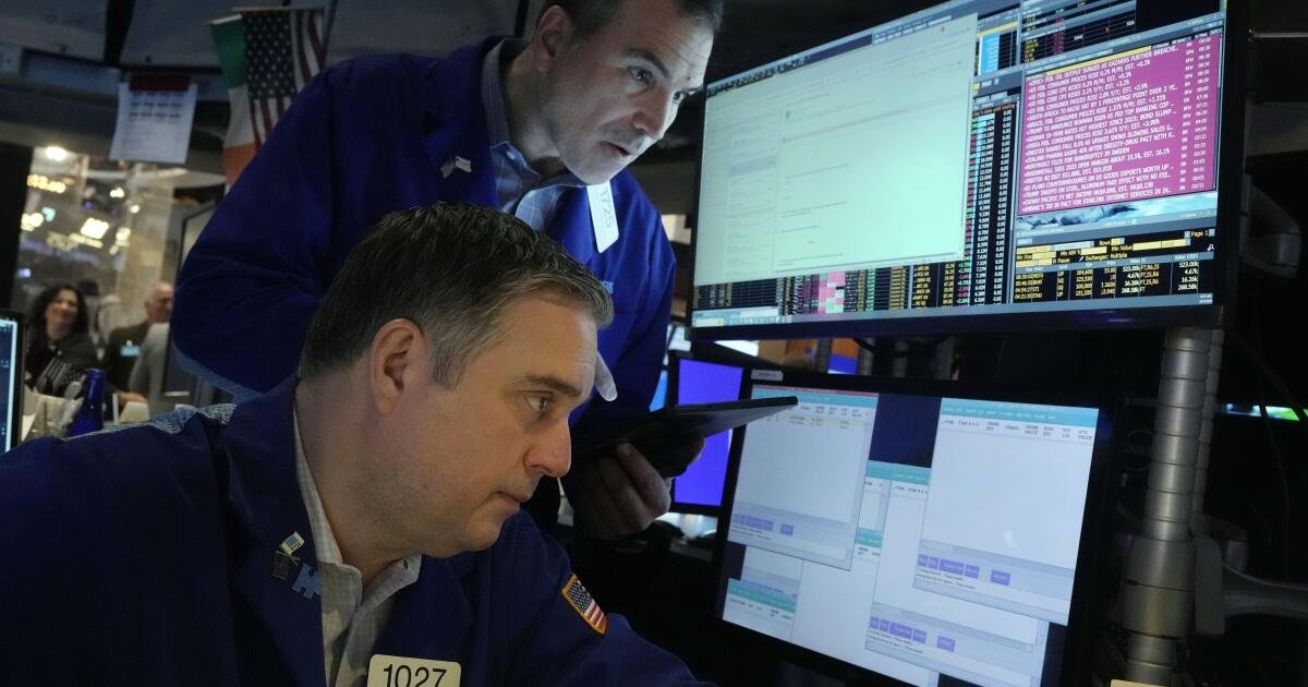 Wall Street se reúne a su mejor día en meses, pero eso no es suficiente para salvar su semana perdedora