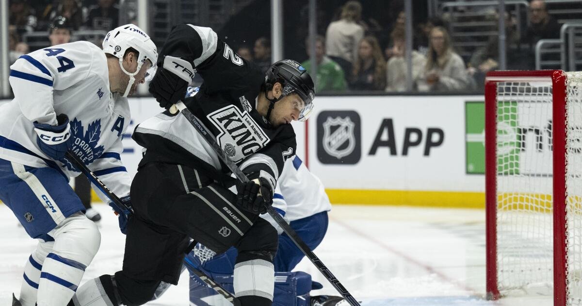 La racha de puntos de casa de 15 juegos de Kings termina en derrota ante Maple Leafs