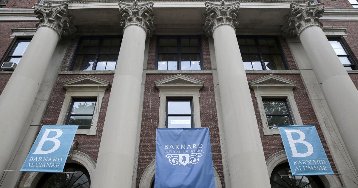 La policía limpia a los manifestantes pro-palestinos en el Barnard College en medio de la amenaza de bomba; Varios arrestados