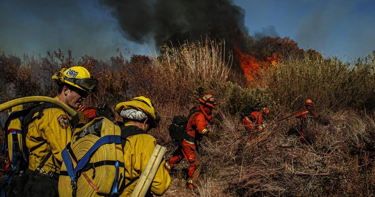 Los legisladores de California pueden dar un aumento a los bomberos de reclusos