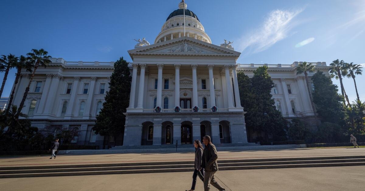 El presidente de la Asamblea de California, Robert Rivas, expulsan a algunos republicanos de los comités fundamentales