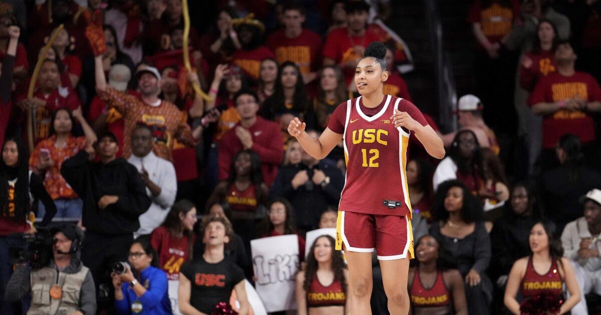 El delantero de la USC Juju Watkins, el entrenador Lindsay Gottlieb Gane Top Big Ten Awards