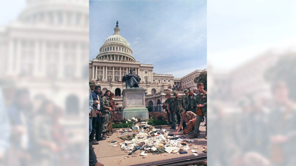 Hoy en Historia: 23 de abril, Vietnam Veterans Stage Protest en US Capitol