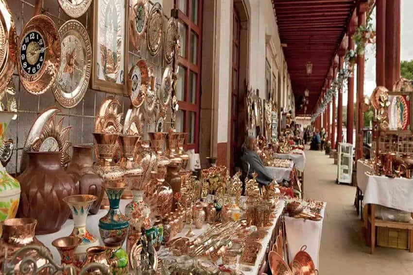 Tradición forjada en fuego: dentro de los estudios artesanales de cobre de Santa Clara del Cobre