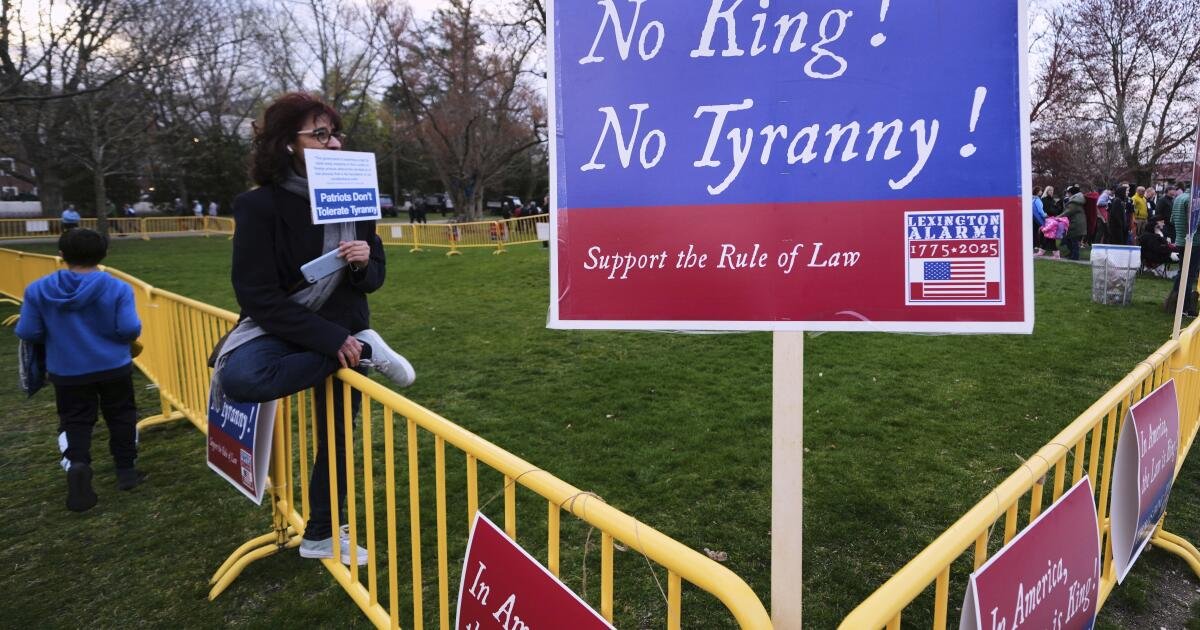 250 años después de que Estados Unidos fuera a la guerra por la independencia, una nación dividida lucha por su legado