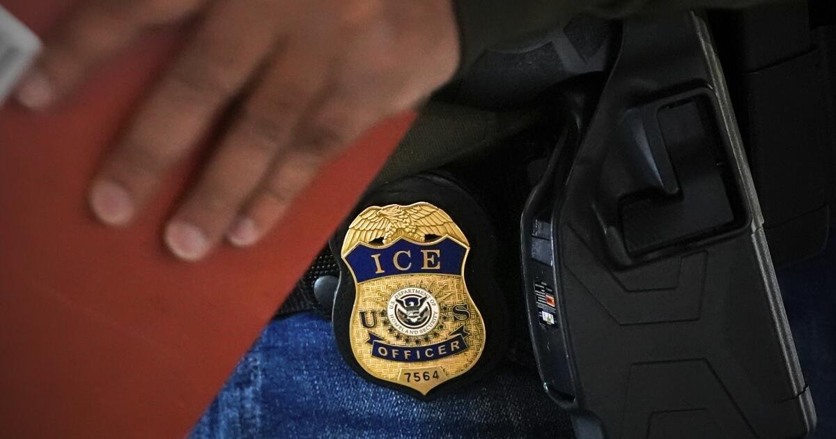 ICE ha deportado a una madre amamantada, así como a 3 niños que son ciudadanos estadounidenses, dicen los abogados