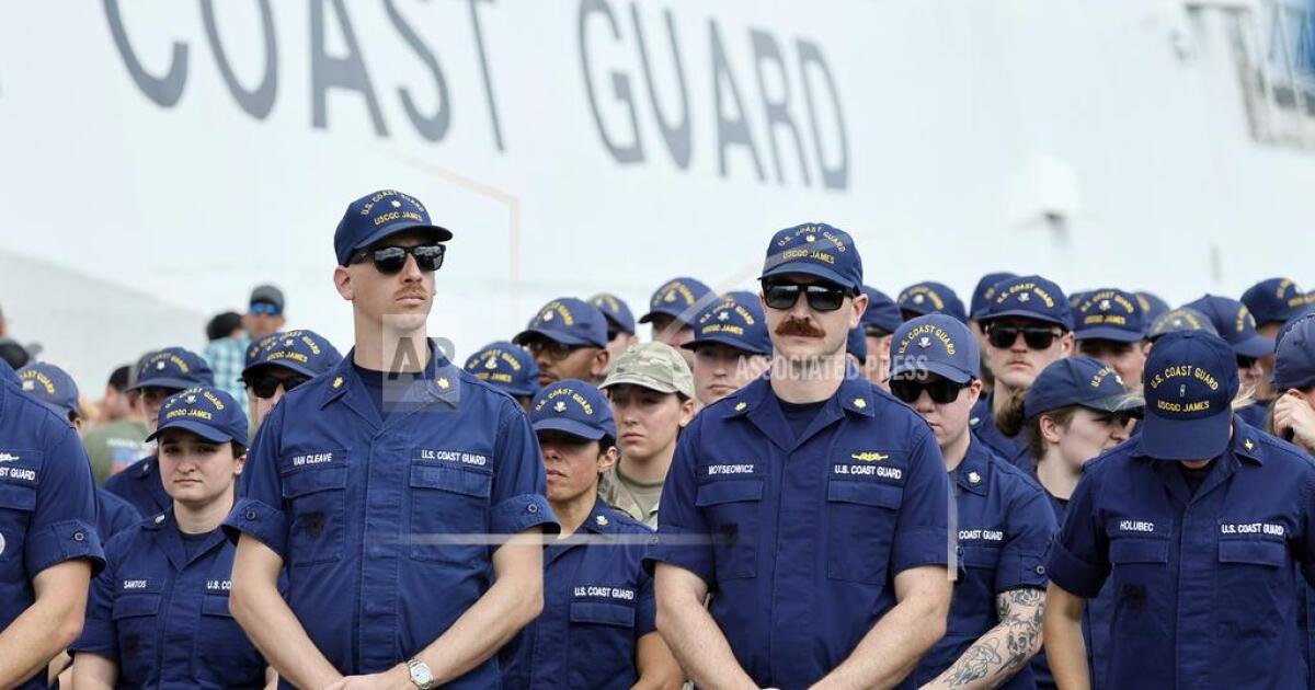 Esposa del miembro de la Guardia Costera de los Estados Unidos arrestado en la base sobre visa vencida