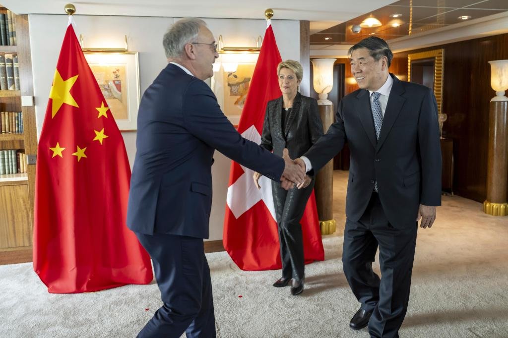 La tarifa de US-China habla para continuar el domingo, un funcionario le dice a AP, mientras Trump Touts ‘gran progreso hizo’