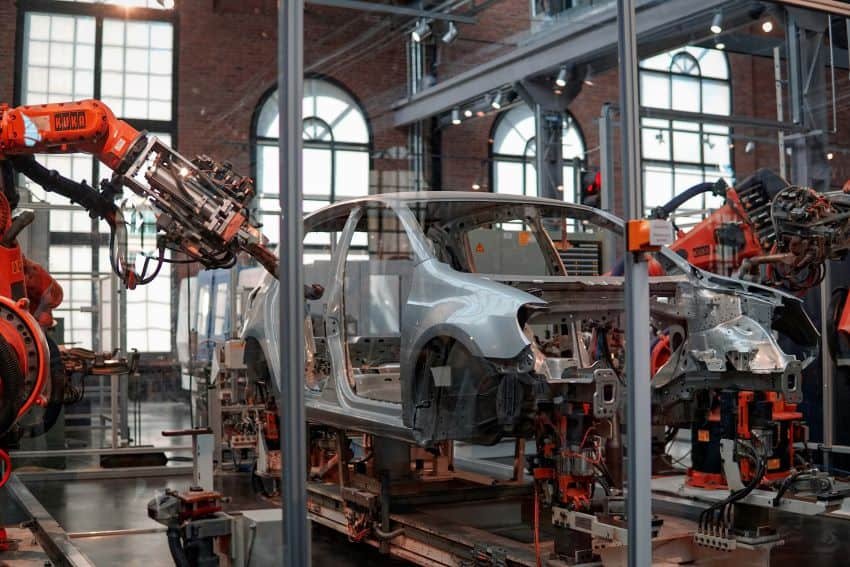 El nuevo esquema de tarifas de EE. UU. Le da a la industria automotriz de México una ventaja comparativa adicional ", dice Sheinbaum