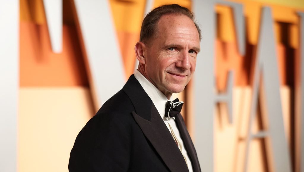 BEVERLY HILLS, CALIFORNIA - MARCH 02: Ralph Fiennes attends the 2025 Vanity Fair Oscar Party Hosted By Radhika Jones at Wallis Annenberg Center for the Performing Arts on March 02, 2025 in Beverly Hills, California. (Photo by Phillip Faraone/VF25/Getty Images for Vanity Fair)