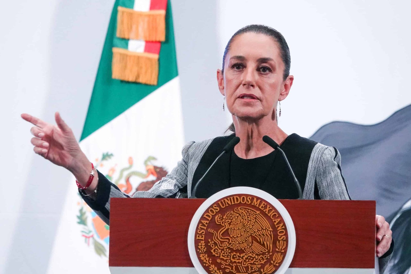 Governor loses US visa and Los Ángeles Azules their instruments: Tuesday’s mañanera recapped