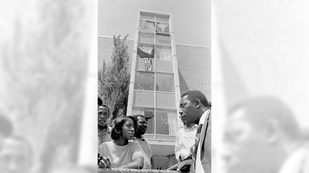 Hoy en la historia: 15 de mayo, la policía mata a dos estudiantes durante las protestas del estado de Jackson