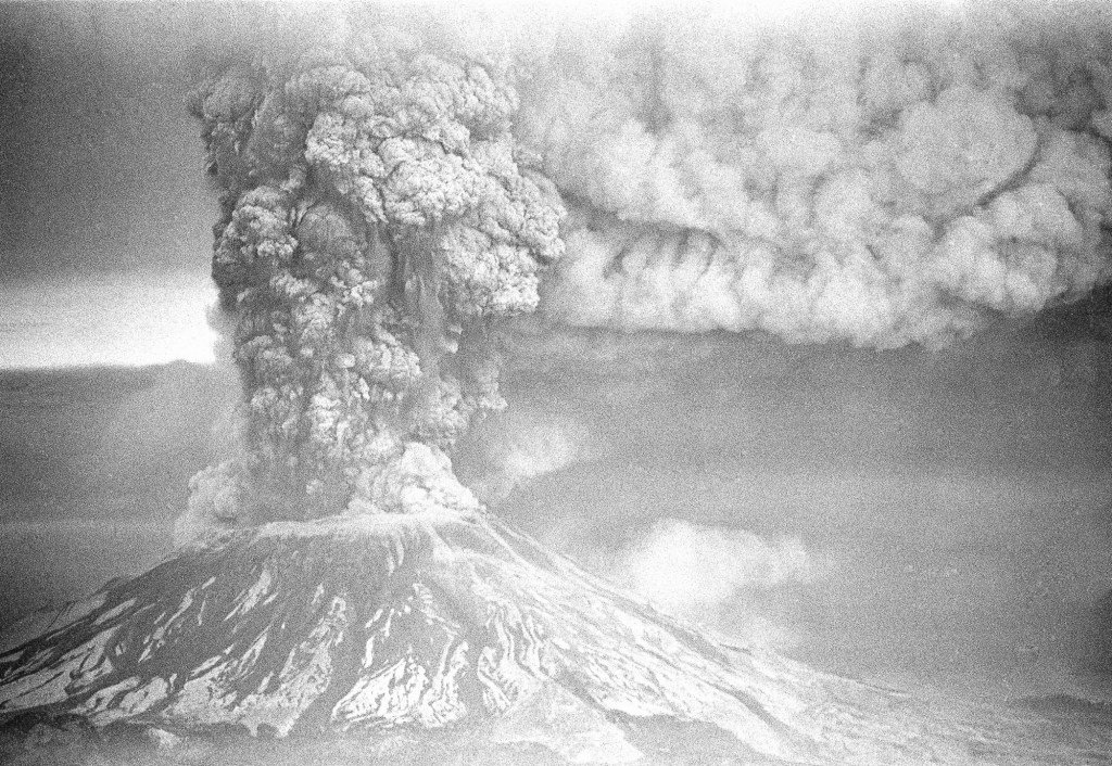 Hoy en la historia: 18 de mayo, Mount St. Helens eruptiene