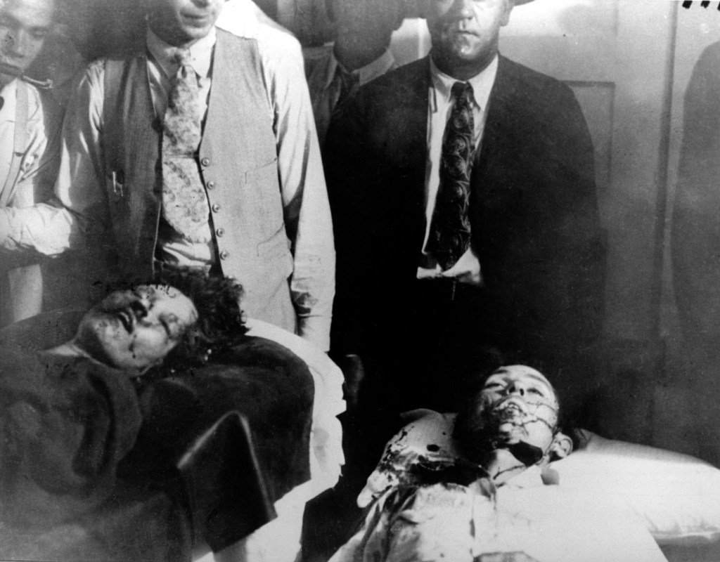 Hoy en la historia: 23 de mayo, Outlaws Bonnie y Clyde mataron a la emboscada policial