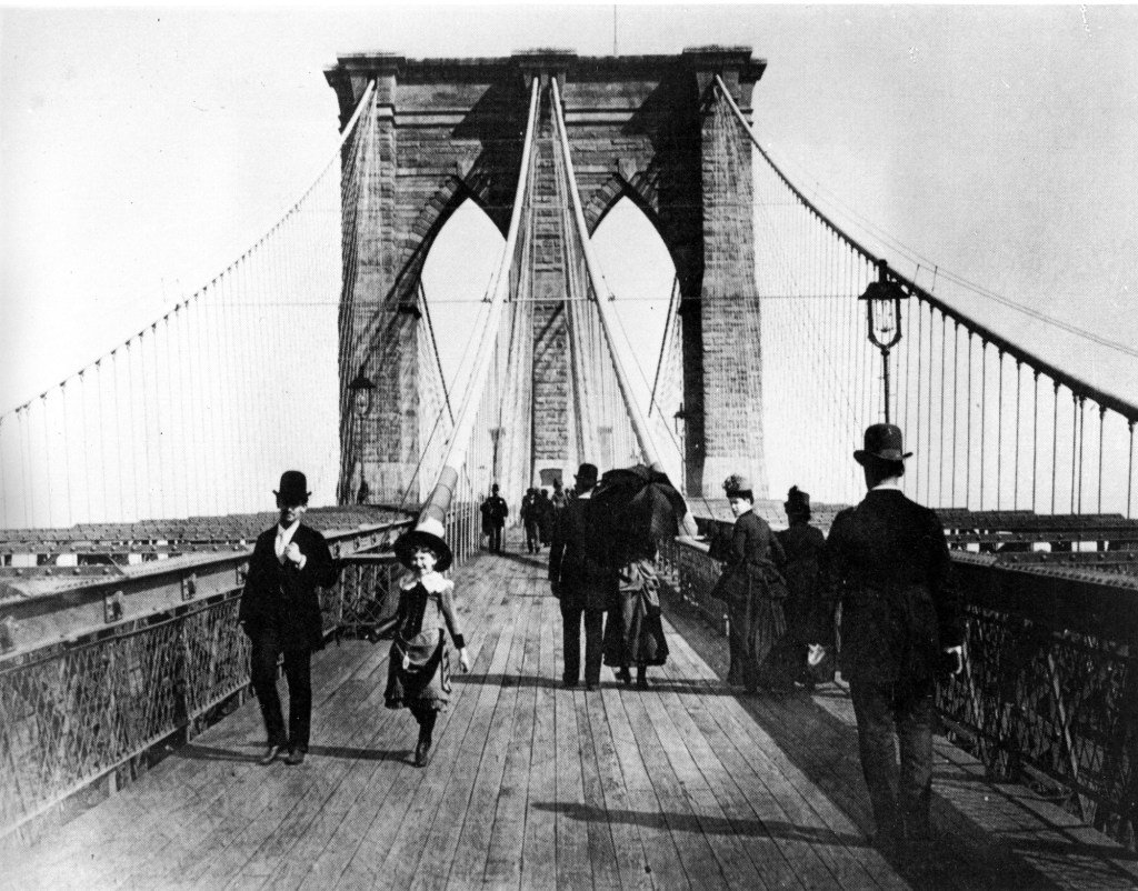 Hoy en la historia: 24 de mayo, Brooklyn Bridge se abre al tráfico