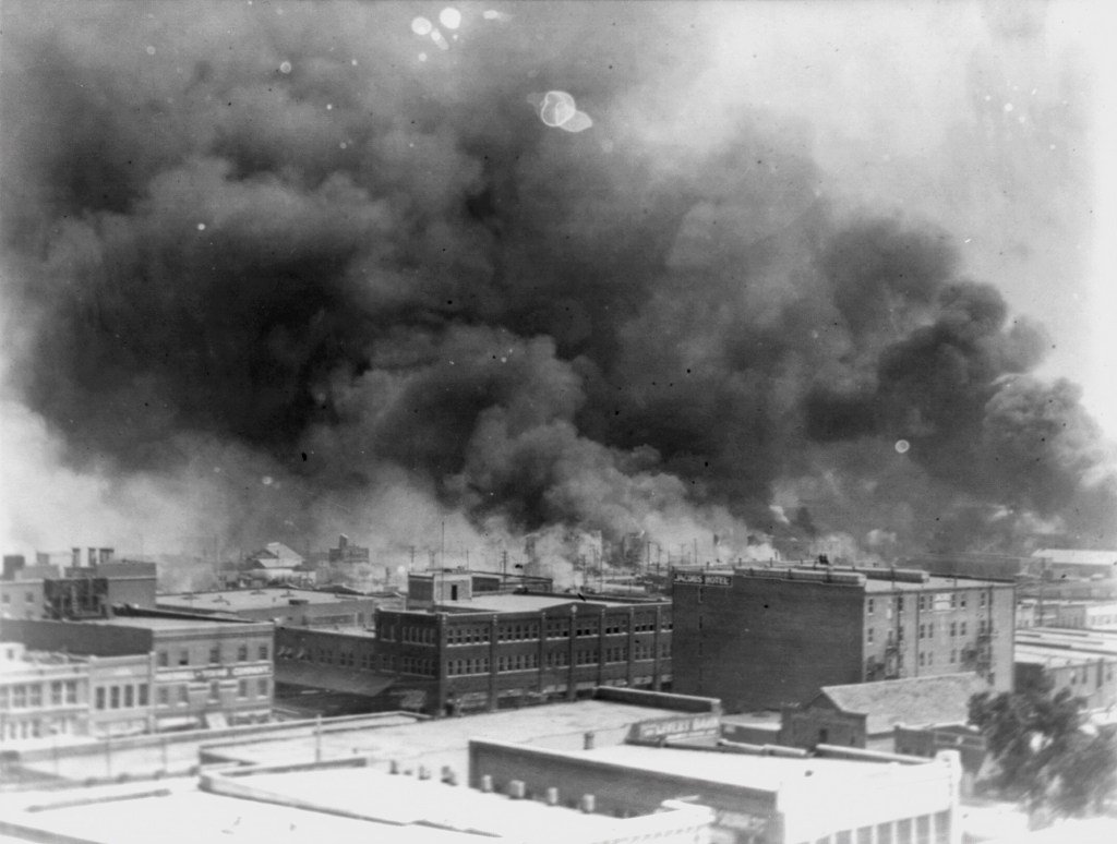 Hoy en la historia: 31 de mayo, comienza la masacre de la carrera de Tulsa