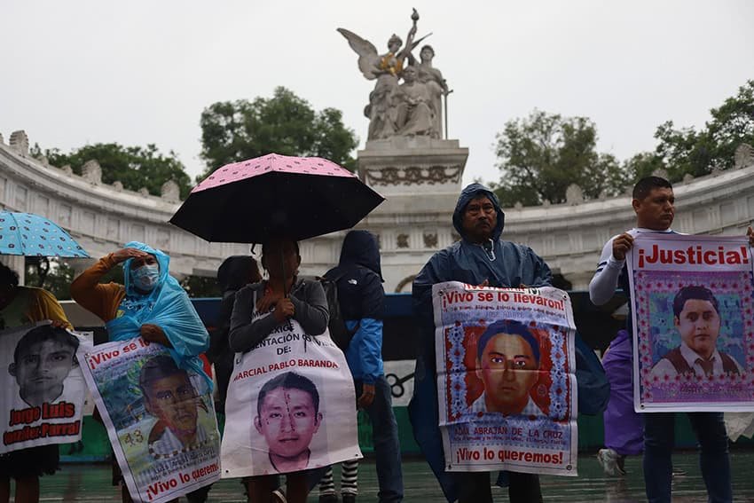 Las familias de los estudiantes de Ayotzinapa desaparecidos exigen el despido de un fiscal especial