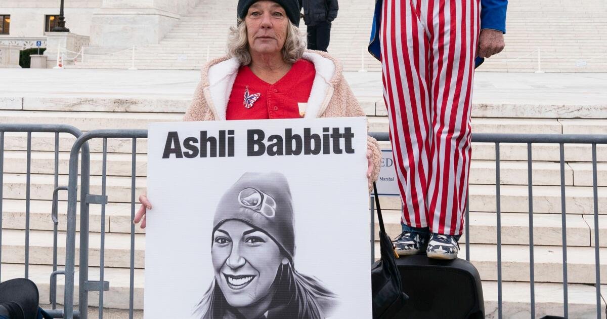 Estados Unidos acepta establecer una demanda sobre el tiroteo policial de Ashli Babbitt durante Capitol Riot