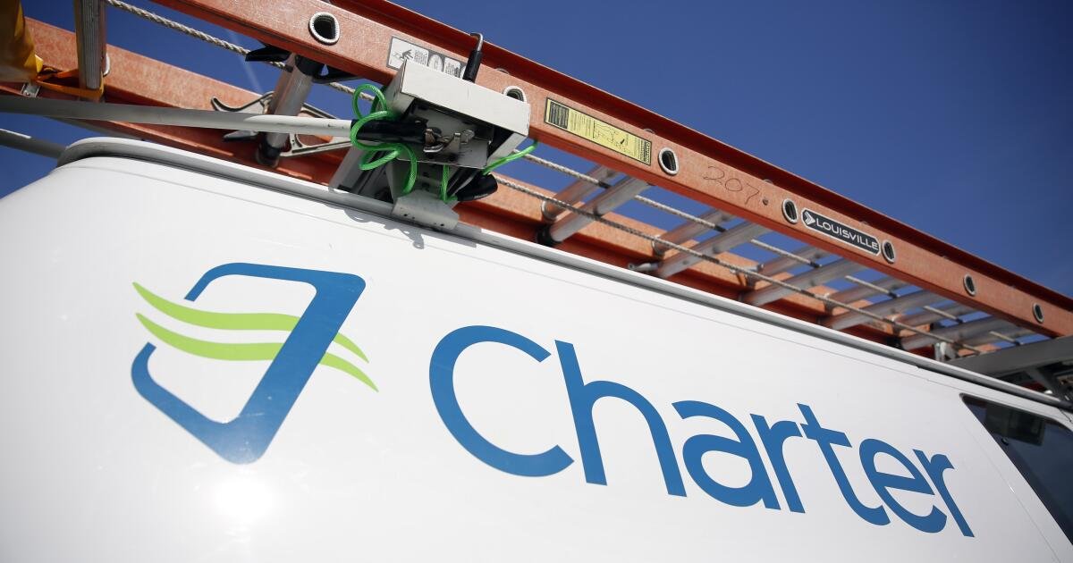 Los gigantes de los cable de EE. UU. Charter y Cox, bajo asalto por servicios de transmisión, persiguen la fusión de $ 34.5 mil millones