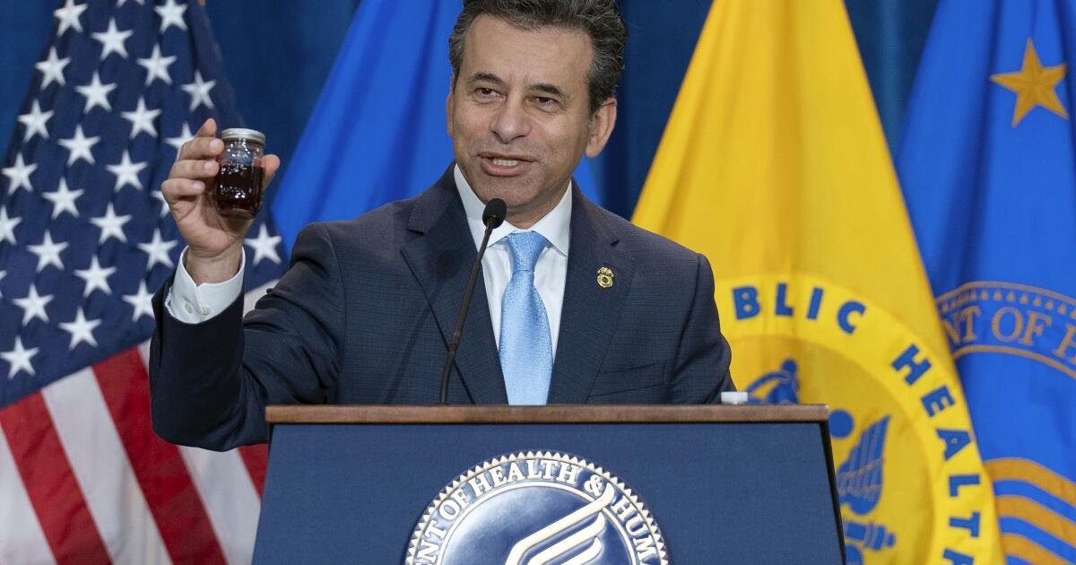 FDA para volver a contratar a los empleados que reservaron viajes de inspección, pero otros trabajadores permanecen en el limbo