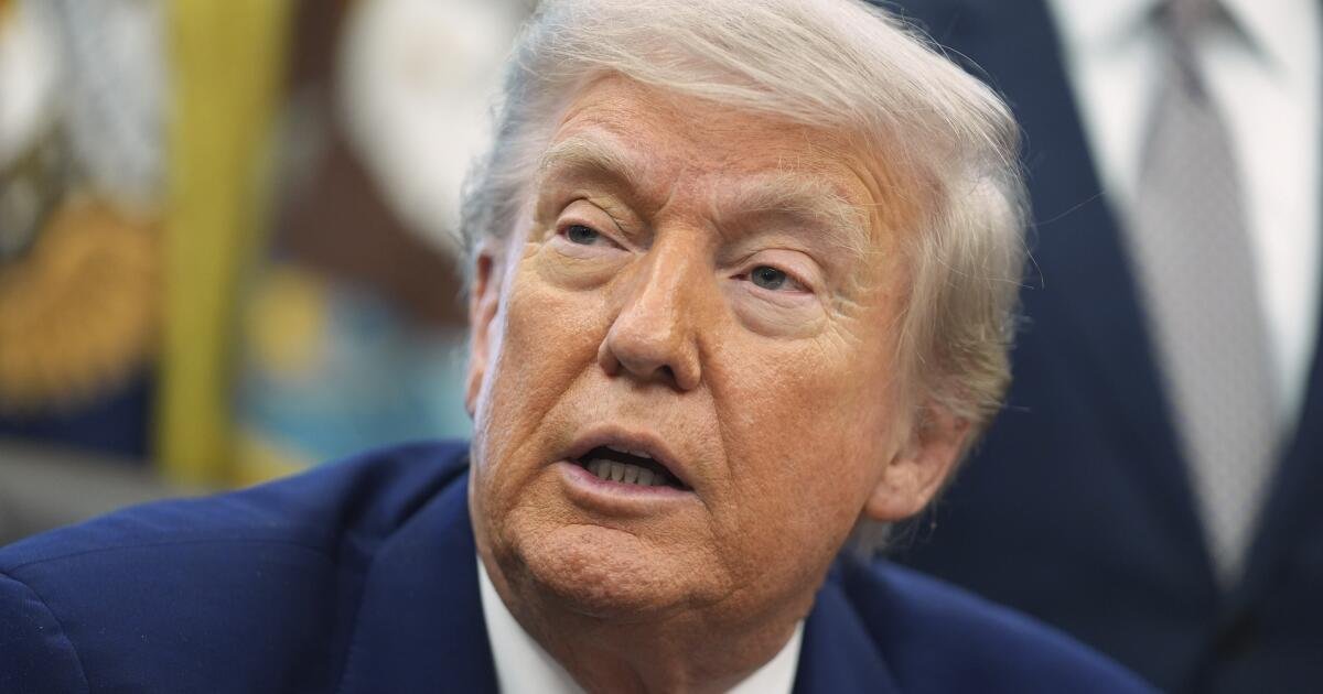 Trump firma órdenes ejecutivas para aumentar la energía nuclear, acelerar las aprobaciones