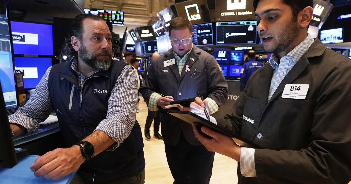 Wall Street y otros mercados se mantienen estables por delante de una muy esperada reunión de US-China sobre el comercio