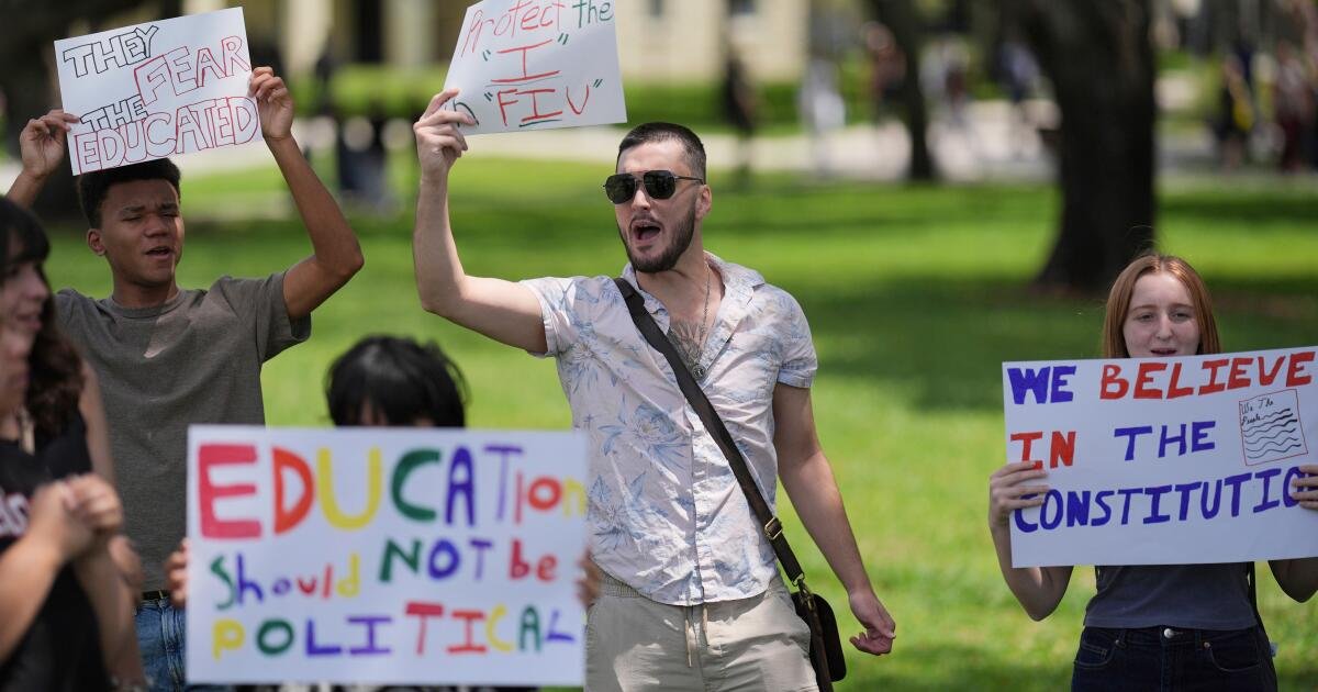 En medio de la represión de visa, estudiantes extranjeros en California y más allá de reconsiderar viajes de verano