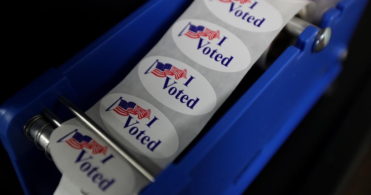 California intenta nuevamente revocar la controvertida ley de identificación de votantes de Huntington Beach