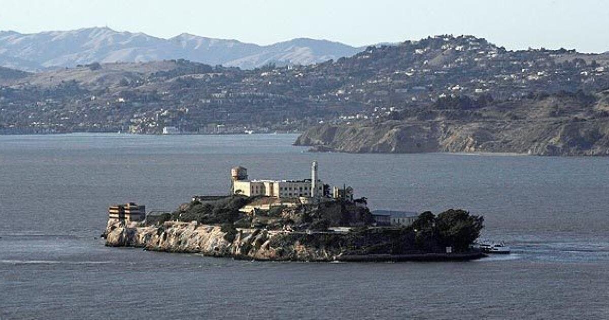 El llamado de Trump para reabrir Alcatraz Falls con turistas, que preguntan: ¿por qué y cómo?